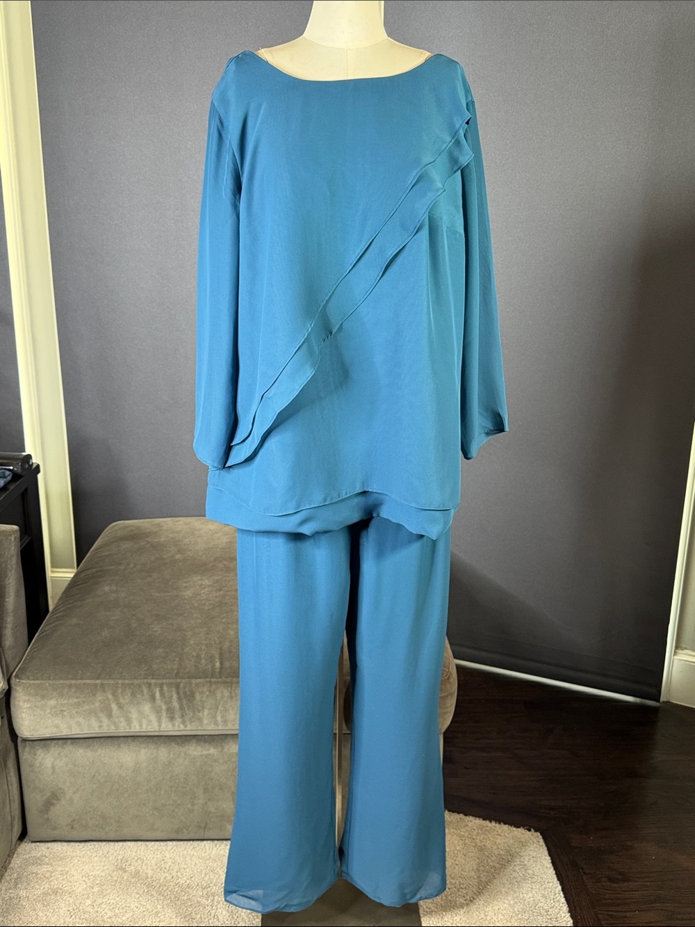 Woman’s Blue Two Piece Ruffled Blouse & Wide-Leg  Formal Pants Set Size 18W NWOT